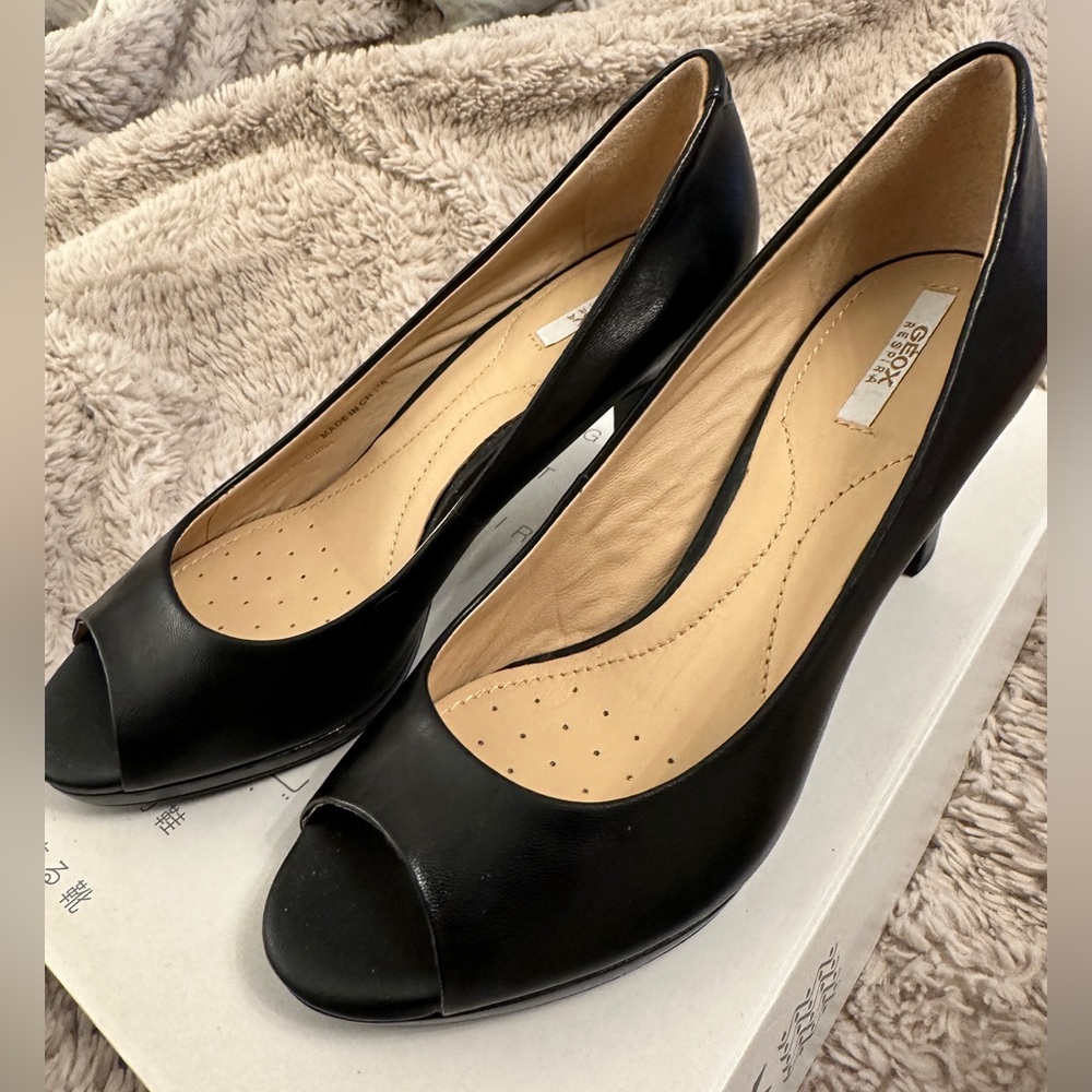 Brand new in original box, never worn, GEOX Respira high heels